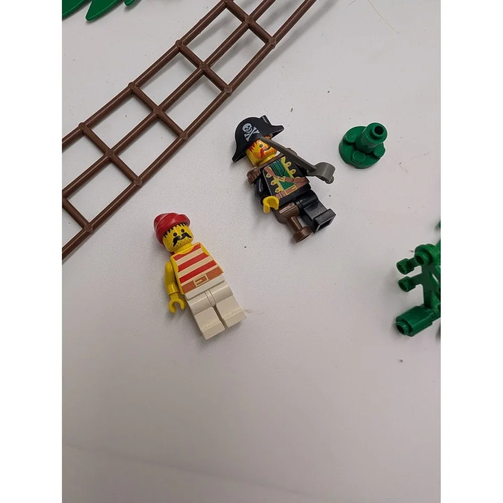 Lego Pirates 6270 Forbidden Island Spare Parts Lot Minifigures Trees Ladders